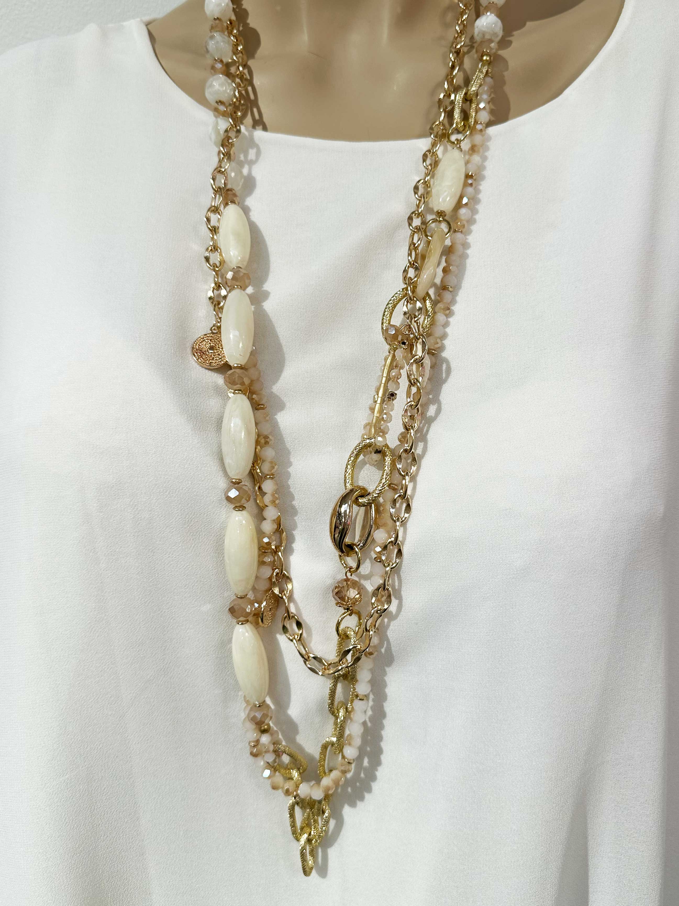Gaia - Guldfärgat pärlhalsband med tre kedjor